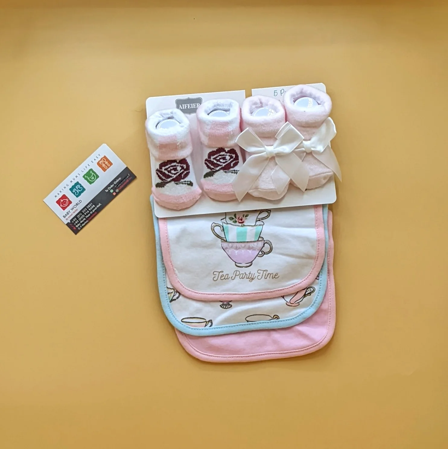 Pack of 3 Bibs & 2 Booties - Image 12